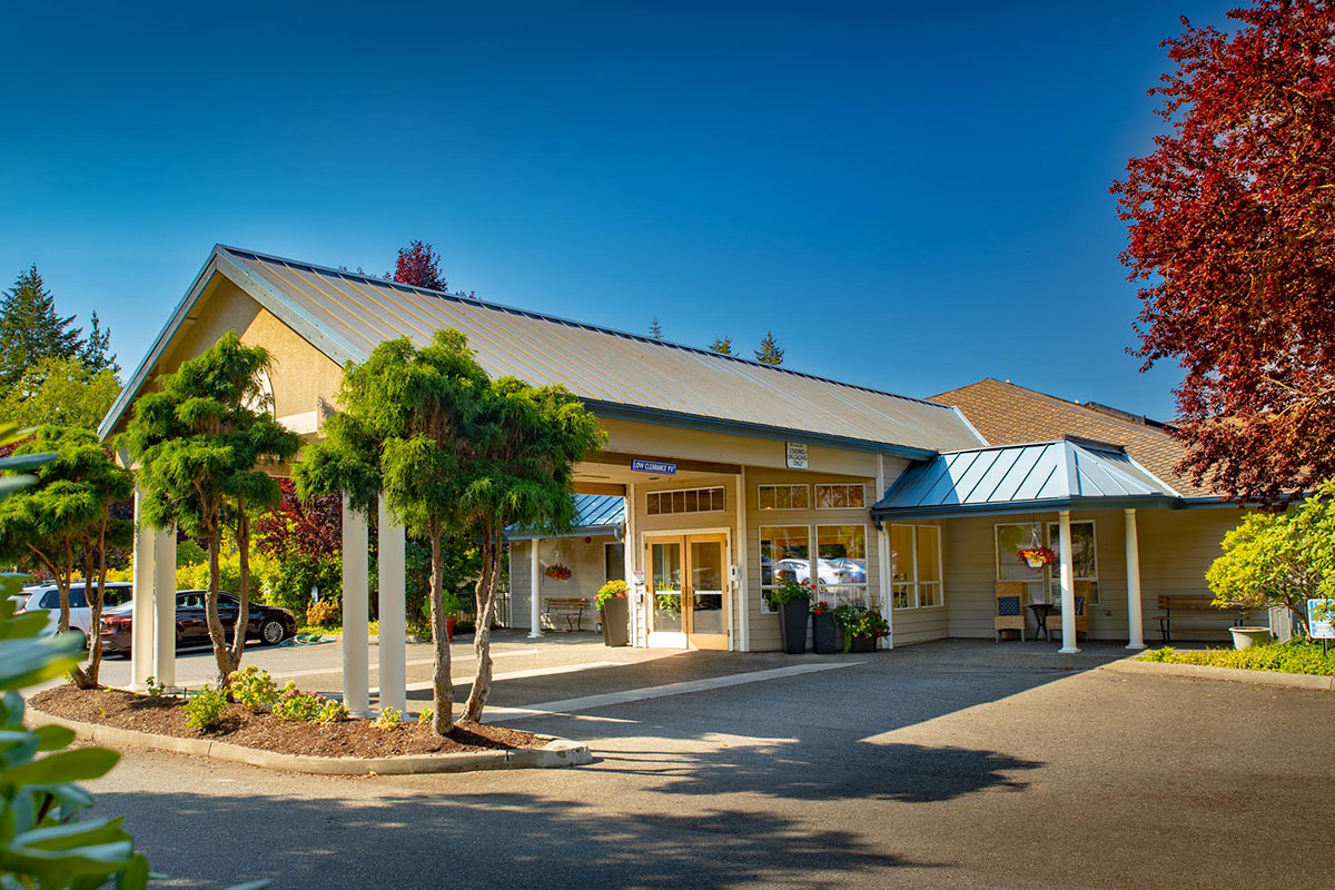 Front entrance of Clearbrook Inn