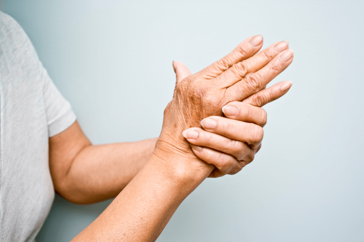 How Assisted Living Provides Care and Independence for Seniors with Arthritis