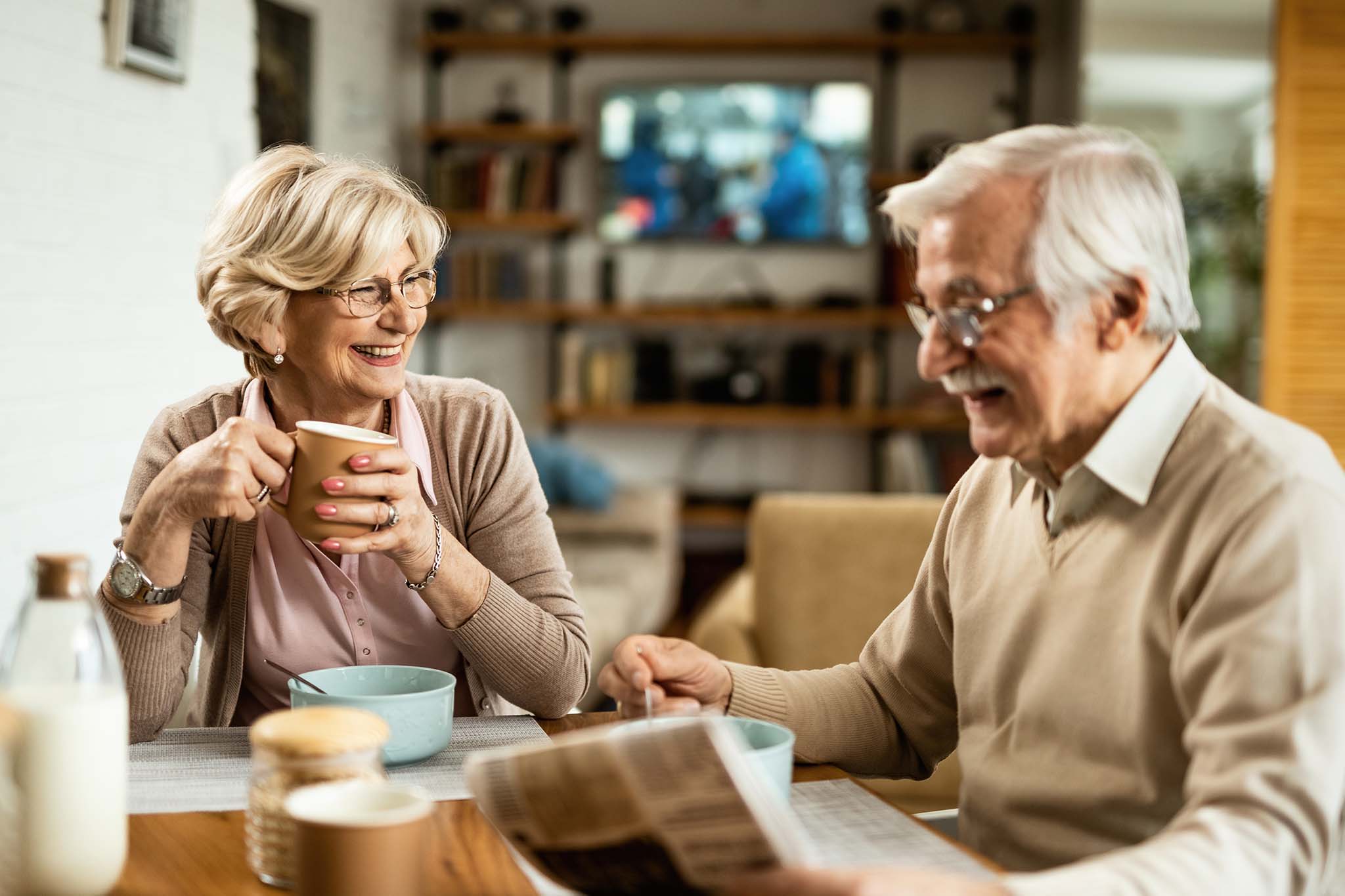 country-meadows-independent-living-senior-couple-2 Laurel Cove Community assisted living seniors are happy to be here.